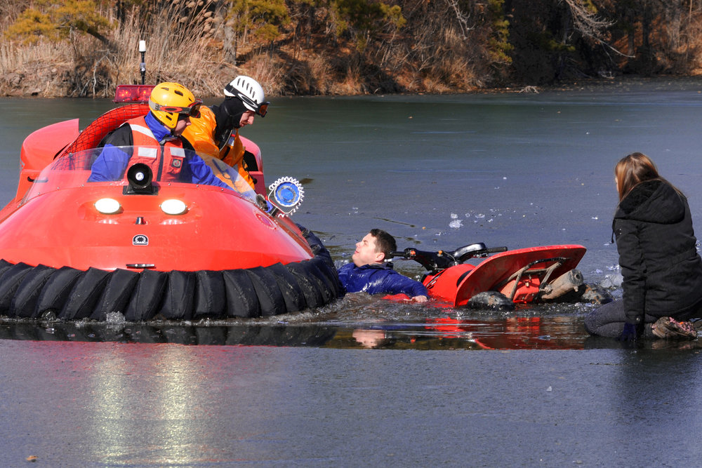 6 passenger rescue craft demonstrates the simplicity and safety of ice rescue